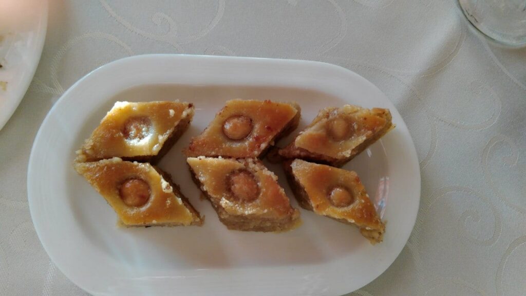 Пахлава с орехами